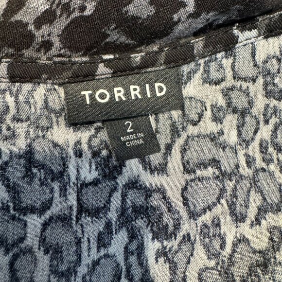 Torrid Womens Lace Up‎ Top Size 2x Lightweight Stretch Empire Waist Leopard - Picture 3 of 7